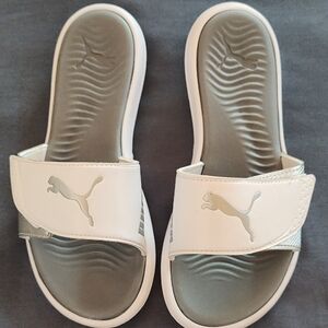 Puma White and Gray Slide Sandals T